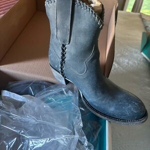 Blue Ankle Boots with Distressed Leather Finish